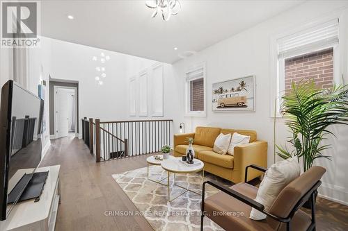 1467 Everest Crescent, Oakville, ON - Indoor Photo Showing Living Room