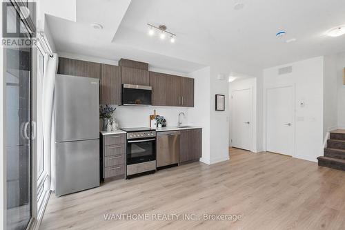 15 - 861 Sheppard Avenue W, Toronto, ON - Indoor Photo Showing Kitchen With Stainless Steel Kitchen
