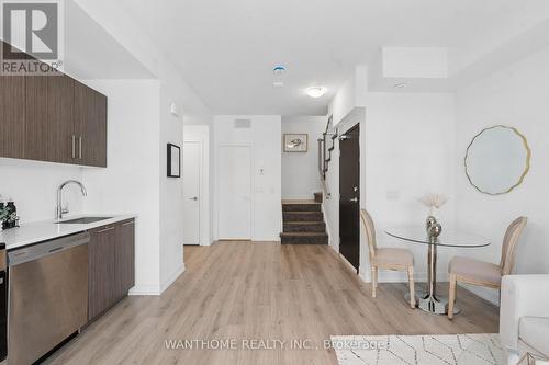 15 - 861 Sheppard Avenue W, Toronto, ON - Indoor Photo Showing Kitchen