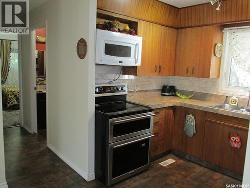 311 3Rd Street N, Nipawin, SK - Indoor Photo Showing Kitchen With Double Sink
