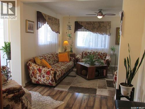 311 3Rd Street N, Nipawin, SK - Indoor Photo Showing Living Room