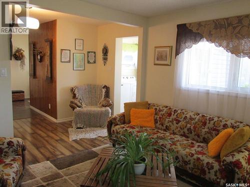 311 3Rd Street N, Nipawin, SK - Indoor Photo Showing Living Room