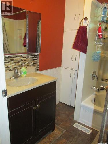 311 3Rd Street N, Nipawin, SK - Indoor Photo Showing Bathroom