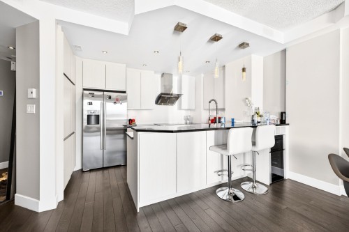 Cuisine - 715-760 Ch. Marie-Le Ber, Montréal (Verdun/Île-Des-Soeurs), QC - Indoor Photo Showing Kitchen With Upgraded Kitchen