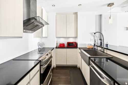 Cuisine - 715-760 Ch. Marie-Le Ber, Montréal (Verdun/Île-Des-Soeurs), QC - Indoor Photo Showing Kitchen With Upgraded Kitchen