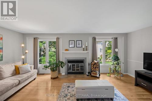1831 Summerfields Crescent, Ottawa, ON - Indoor Photo Showing Living Room With Fireplace
