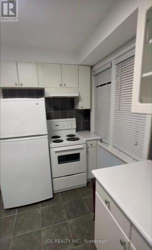 Unit A Bsmt - 10 Apache Trail, Toronto, ON - Indoor Photo Showing Kitchen
