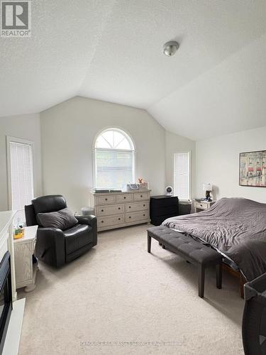 2 Woodcrest Court, Kitchener, ON - Indoor Photo Showing Bedroom