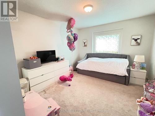 2 Woodcrest Court, Kitchener, ON - Indoor Photo Showing Bedroom
