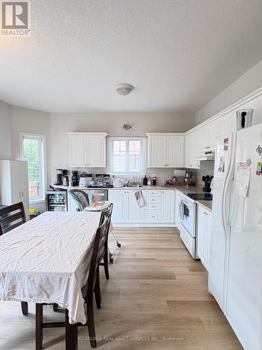 2 Woodcrest Court, Kitchener, ON - Indoor