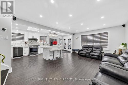 314 Morrish Road S, Toronto, ON - Indoor Photo Showing Living Room