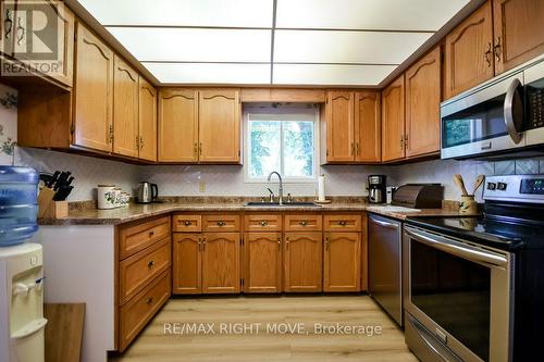 3263 Shoreview Drive, Severn, ON - Indoor Photo Showing Kitchen