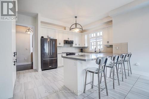 56 Botelho Circle, Aurora, ON - Indoor Photo Showing Kitchen With Upgraded Kitchen
