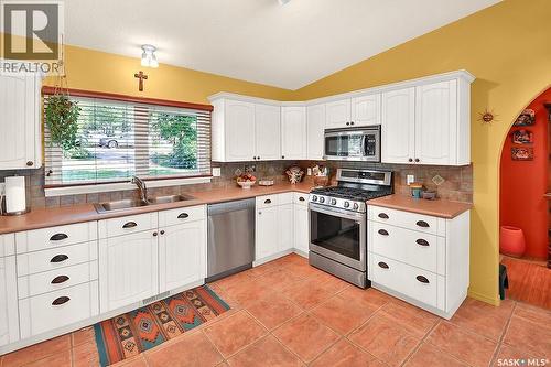 3316 Point Drive, Wakaw Lake, SK - Indoor Photo Showing Kitchen With Double Sink