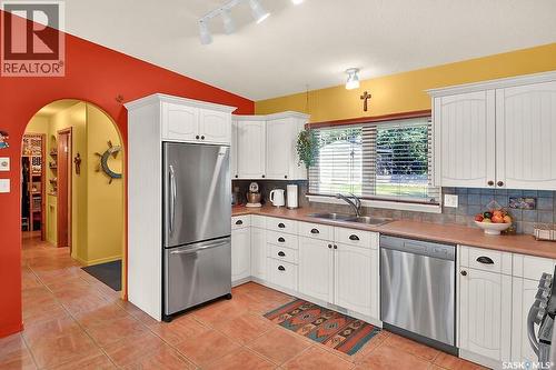 3316 Point Drive, Wakaw Lake, SK - Indoor Photo Showing Kitchen With Double Sink