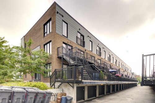 398 Av. Skaniatarati , Montréal (Lachine), QC H8S 0C1 2