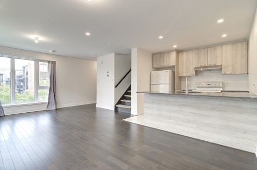 398 Av. Skaniatarati , Montréal (Lachine), QC H8S 0C1 4