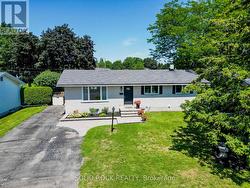 9 STANWOOD DRIVE Ottawa, ON K2G 2Z1