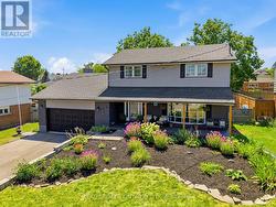 17 LINDBERGH DRIVE Fort Erie (Central), ON L2A 2Z5