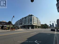 326 - 3 STRATHGOWAN AVENUE  Toronto, ON M4N 1B8