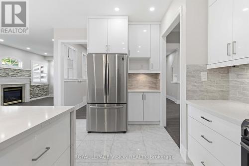 3859 Mcdowell Drive, Mississauga, ON - Indoor Photo Showing Kitchen