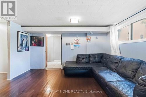 68 Barford Road, Toronto, ON - Indoor Photo Showing Living Room