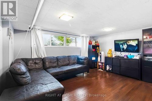 68 Barford Road, Toronto, ON - Indoor Photo Showing Living Room