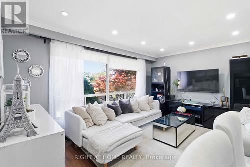 68 Barford Road, Toronto, ON - Indoor Photo Showing Living Room