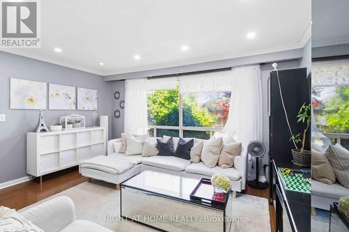 68 Barford Road, Toronto, ON - Indoor Photo Showing Living Room