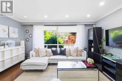 68 Barford Road, Toronto, ON - Indoor Photo Showing Living Room