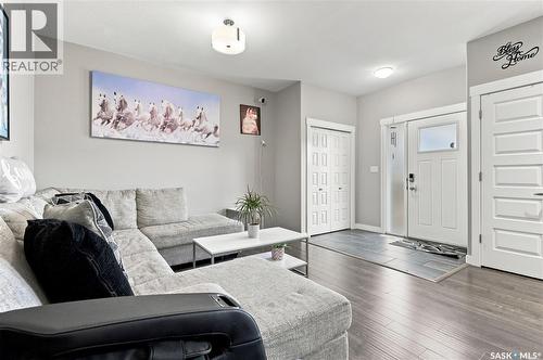516 Kloppenburg Crescent, Saskatoon, SK - Indoor Photo Showing Living Room