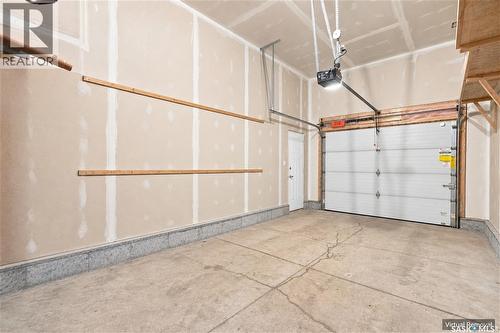 516 Kloppenburg Crescent, Saskatoon, SK - Indoor Photo Showing Garage