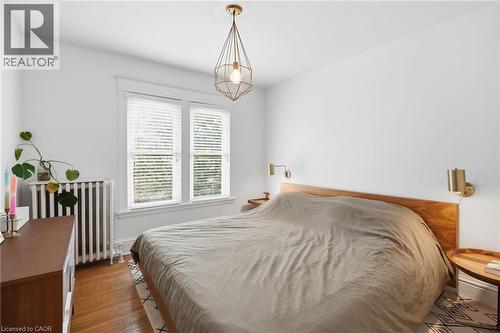 37 Connaught Avenue S, Hamilton, ON - Indoor Photo Showing Bedroom