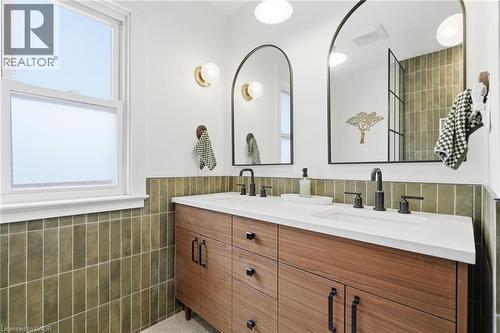 37 Connaught Avenue S, Hamilton, ON - Indoor Photo Showing Bathroom