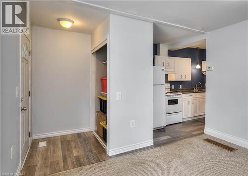 1346 King Street E, Cambridge, ON - Indoor Photo Showing Kitchen