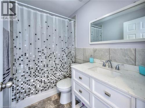 1346 King Street E, Cambridge, ON - Indoor Photo Showing Bathroom