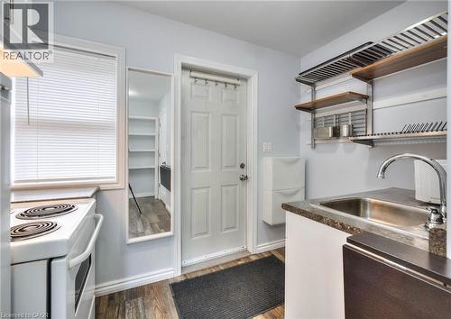 1346 King Street E, Cambridge, ON - Indoor Photo Showing Kitchen