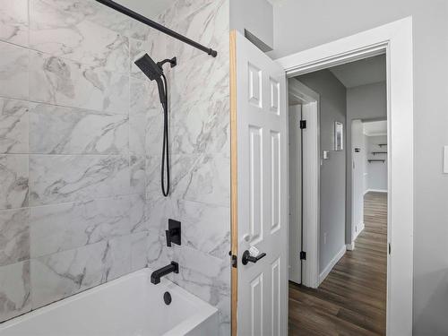 Four-Piece Main Floor Bath - 627 Dallenlea Avenue, Winnipeg, MB - Indoor Photo Showing Bathroom