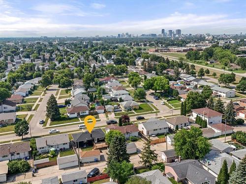 627 Dallenlea Avenue, Winnipeg, MB - Outdoor With View