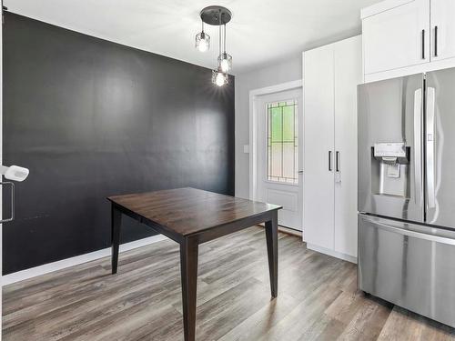 627 Dallenlea Avenue, Winnipeg, MB - Indoor Photo Showing Kitchen