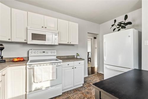 663 Union Avenue E, Winnipeg, MB - Indoor Photo Showing Kitchen