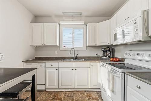 663 Union Avenue E, Winnipeg, MB - Indoor Photo Showing Kitchen With Double Sink