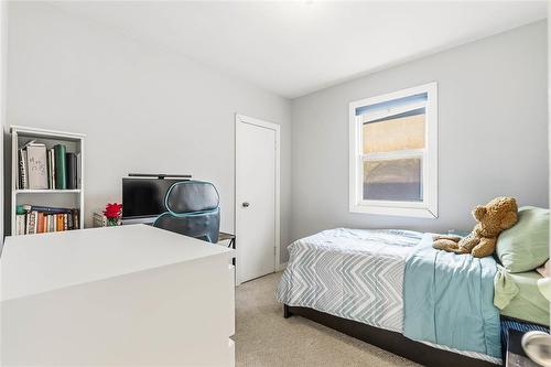 663 Union Avenue E, Winnipeg, MB - Indoor Photo Showing Bedroom