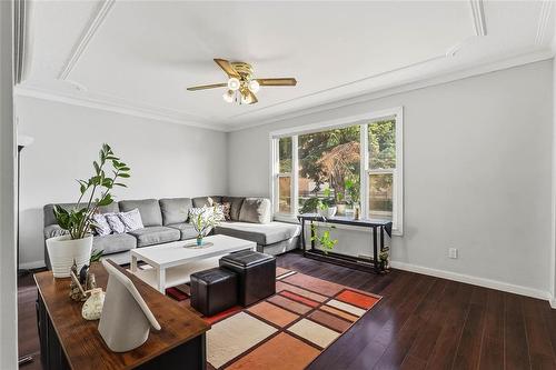 663 Union Avenue E, Winnipeg, MB - Indoor Photo Showing Living Room