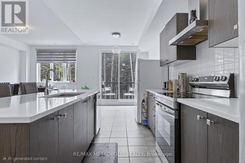 132 Blue Forest Crescent, Barrie, ON - Indoor Photo Showing Kitchen With Upgraded Kitchen