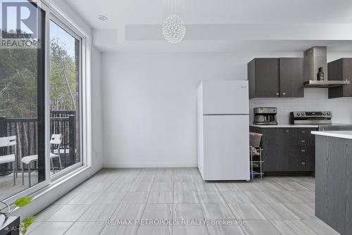 132 Blue Forest Crescent, Barrie, ON - Indoor Photo Showing Kitchen