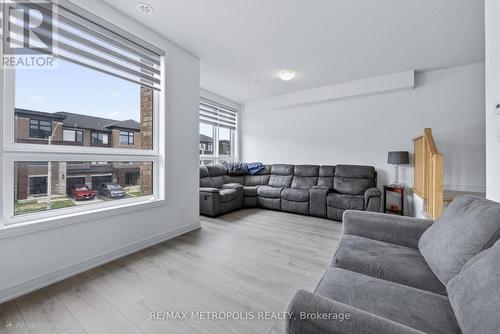 132 Blue Forest Crescent, Barrie, ON - Indoor Photo Showing Living Room