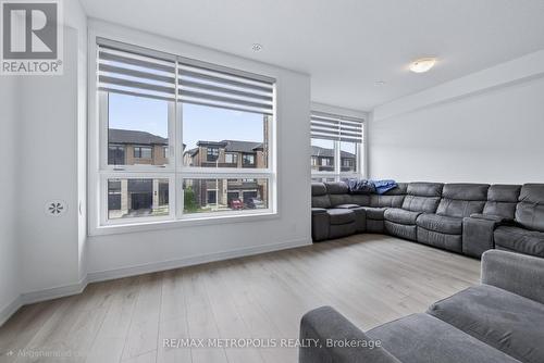 132 Blue Forest Crescent, Barrie, ON - Indoor Photo Showing Living Room