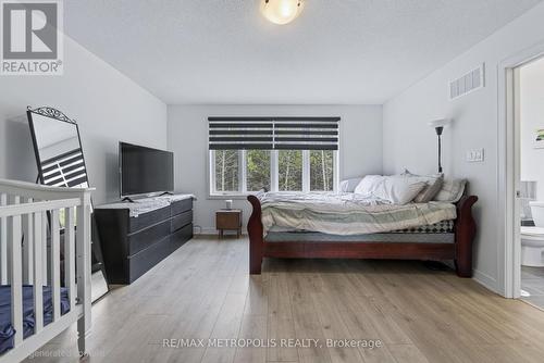 132 Blue Forest Crescent, Barrie, ON - Indoor Photo Showing Bedroom
