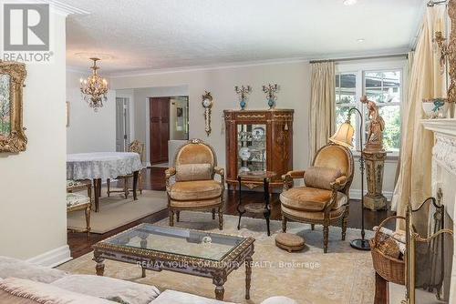 12 Wynnview Court, Toronto, ON - Indoor Photo Showing Living Room